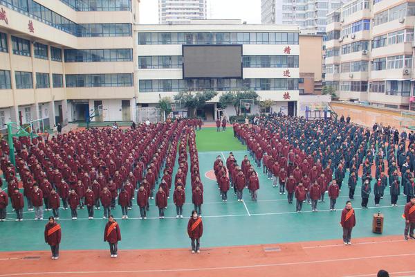 1、第十三周升旗仪式 1、第十三周升旗仪式